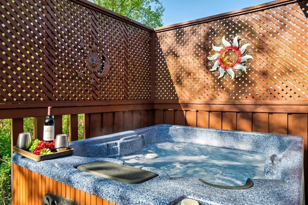 A Top Notch Lodge~Gatlinburg Bagian luar foto