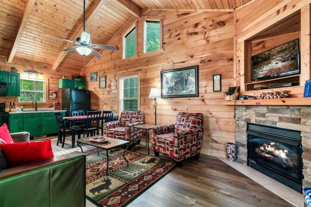 A Top Notch Lodge~Gatlinburg Bagian luar foto